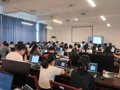 實踐出真知，磨礪長才干——數學與統計學院實踐周系列活動助推教育與信息技術融合發展